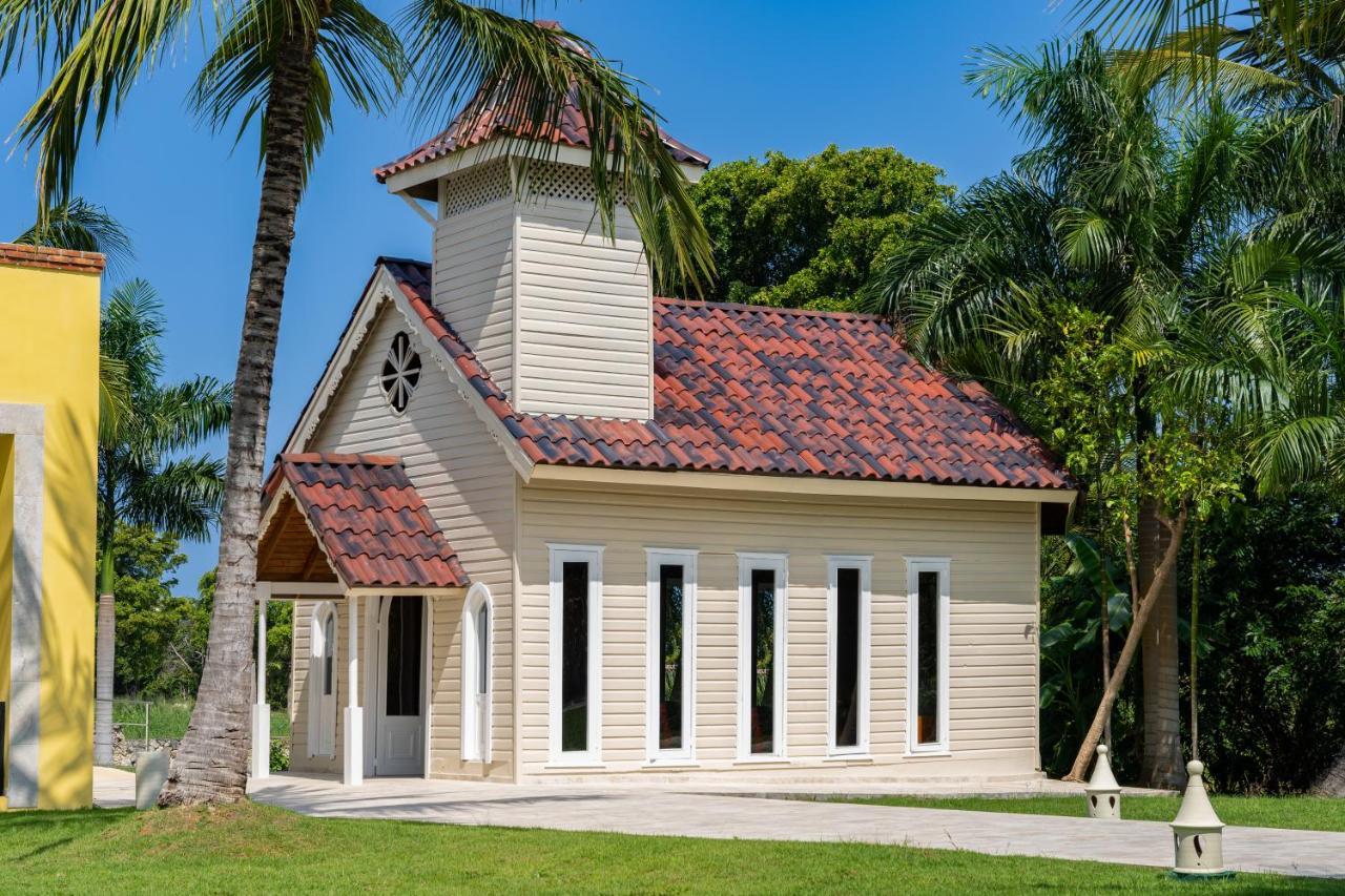 Tropical Deluxe Princess Punta Cana Exterior foto The Chapel at the Royal Palm Beach Polo Country Club