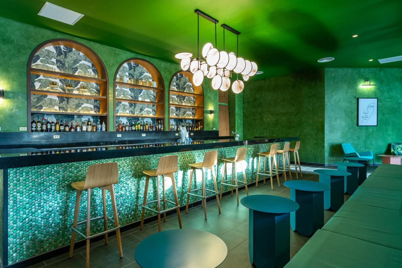 Tropical Deluxe Princess Punta Cana Exterior foto The bar at the 2012 London Olympics